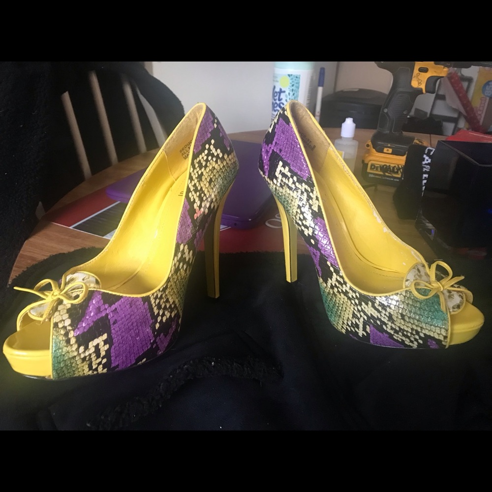 Bright multi colored size 6. Shehk heels